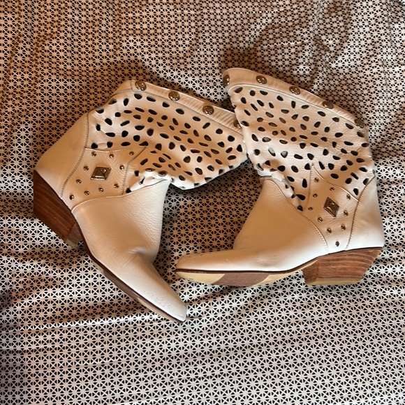 Vintage The Wild Pair leather booties! Size 5.5 - Picture 15 of 15